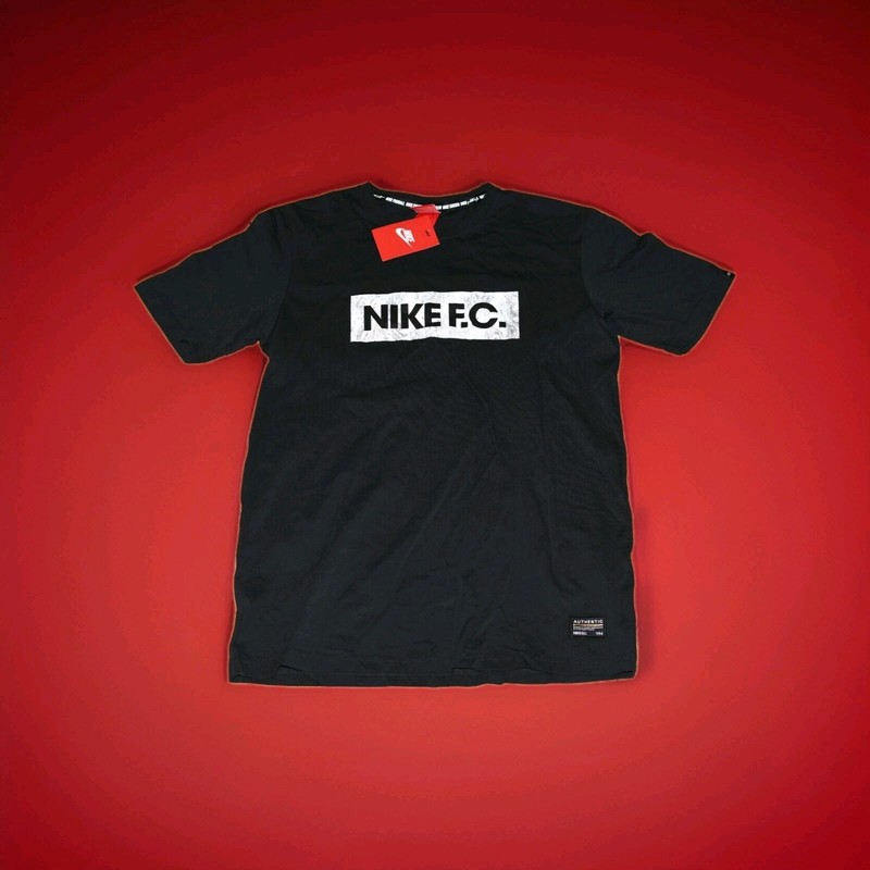 NIKE FC LOGO MENS SOCCER T-SHIRT - MENS SIZE MEDIUM