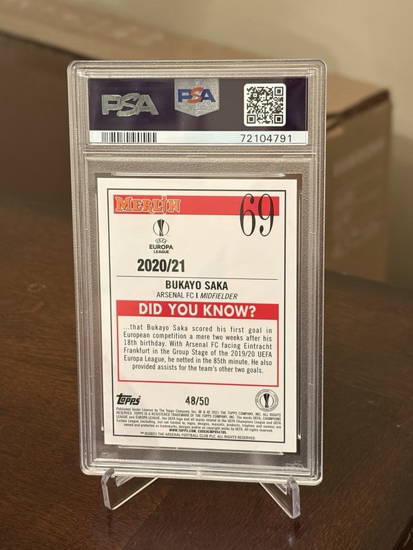 2020-21 Topps Merlin Chrome UCL Bukayo Saka Atomic Gold Refractor /50 PSA 9 view 2