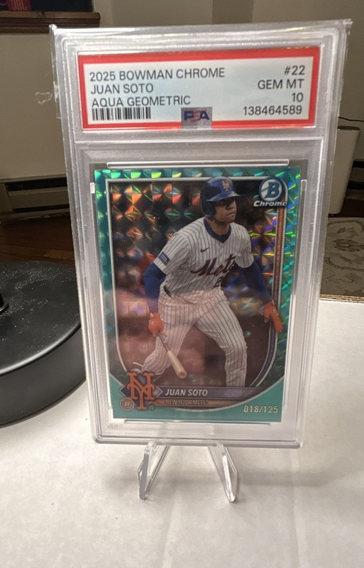 2025 Bowman Chrome Juan Soto, Juan Soto #22 Aqua Geometric Refractor /125 PSA 10