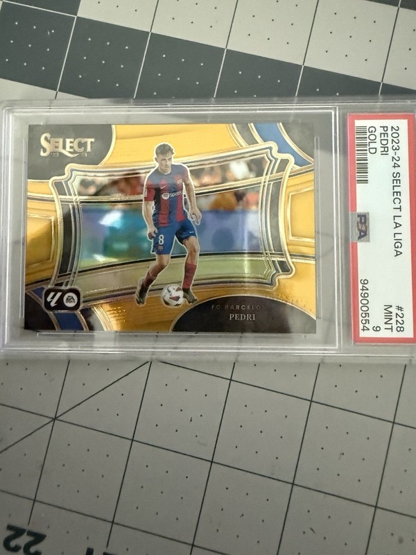 Panini 2023-24 Select La Liga Pedri Field Level #228 Gold Prizm /10 PSA 9
