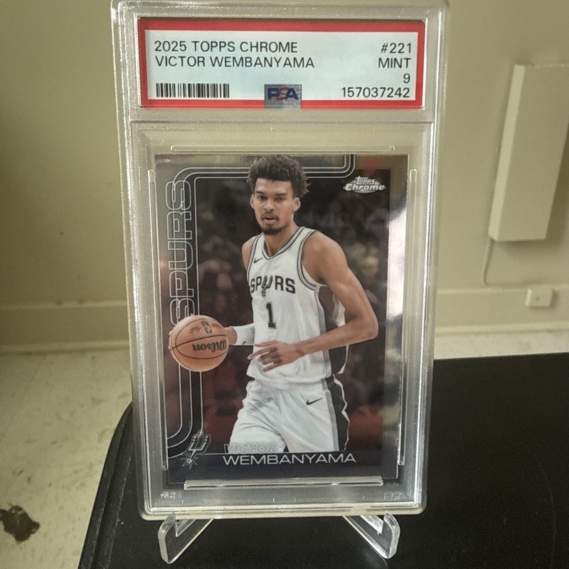 2025 Topps Chrome #221 Victor Wembanyama PSA 9 MINT