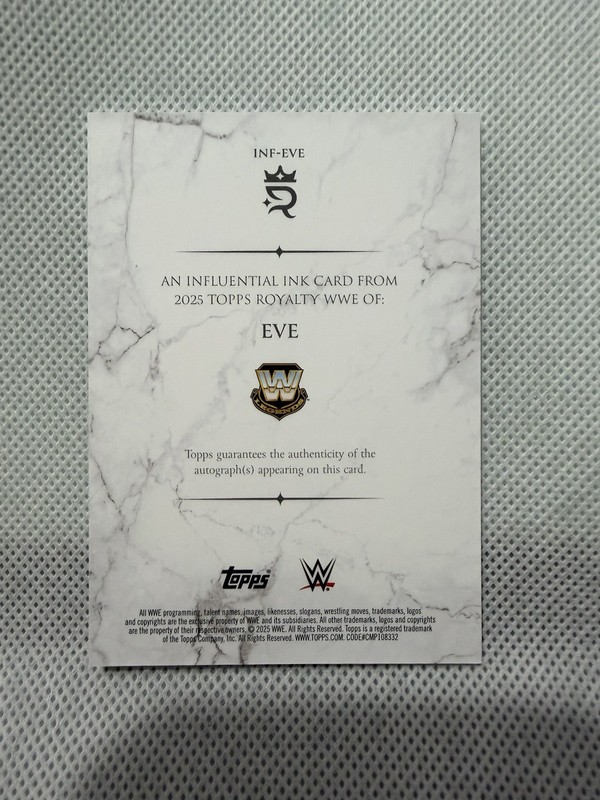 2025 Topps Royalty WWE Eve Influential Ink Auto /99 inf-eve view 2