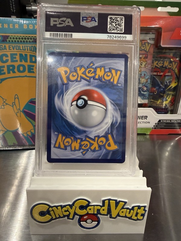 The Pokémon Company Machamp V 073/067 S10d Full Art Holo CH 2022 PSA 8 220HP view 2