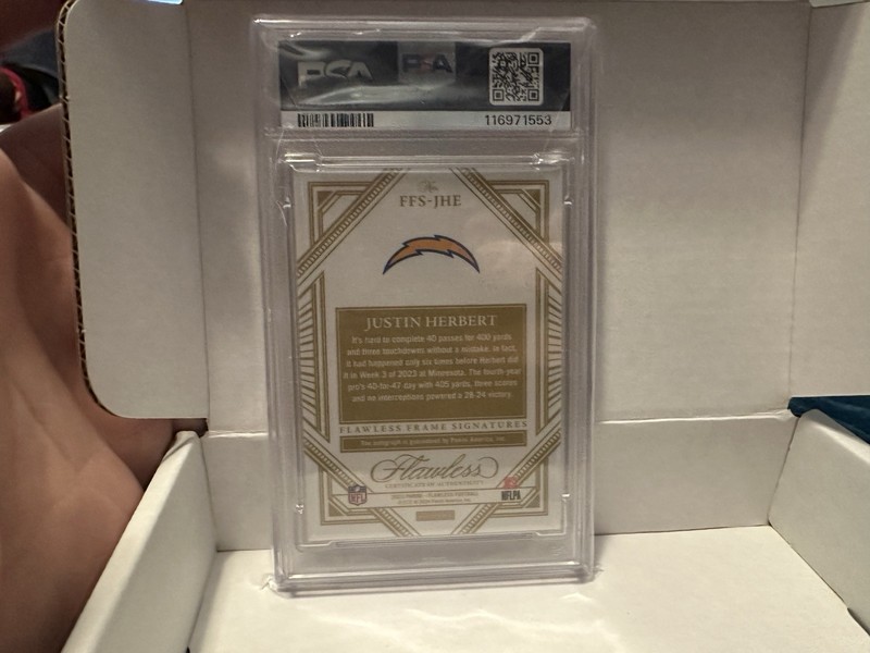 2023 Flawless Football Justin Herbert Flawless Frame Sig On Card Auto /25 PSA 10 view 2
