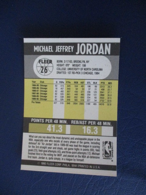 1990 FLEER #26 MICHAEL JORDAN BULLS HOF  view 2