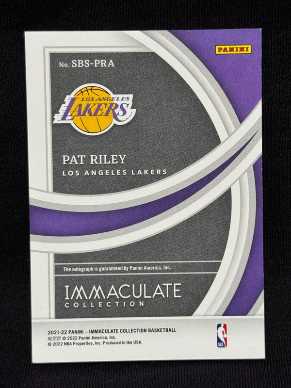 PAT RILEY LAKERS COACH SHOWTIME 2021 22 PANINI IMMACULATE SHADOWBOX AUTO # 24/99 view 2