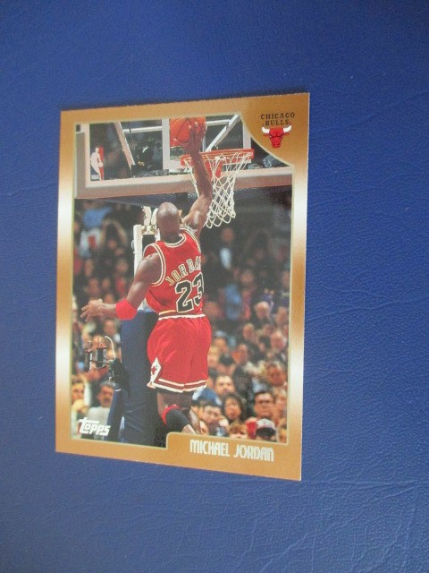 1998-99 Topps - Michael Jordan #77