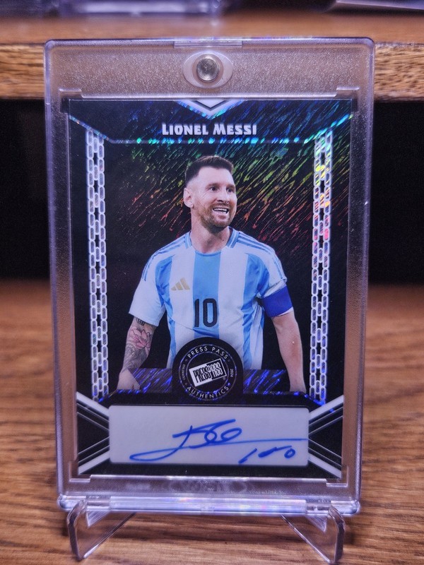 Lionel Messi Auto 2024 Leaf Press Pass  /5 | 20A-LM2