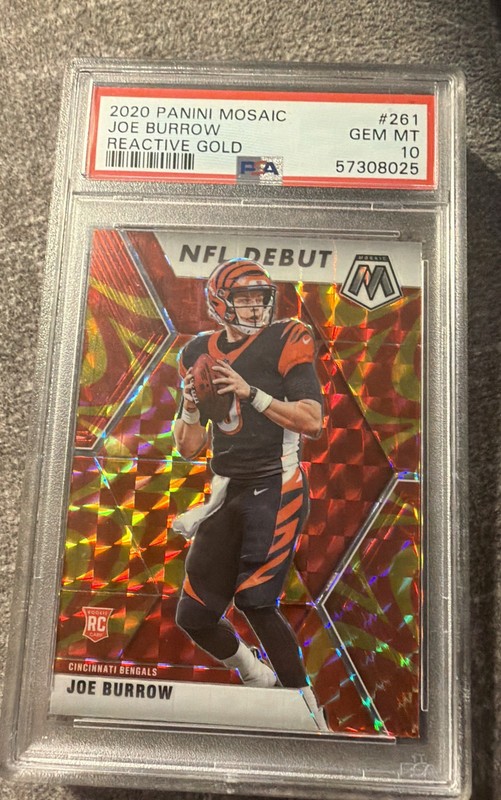 2020 Panini Mosaic - NFL Debut Joe Burrow #261 Reactive Gold Mosaic Prizm (RC) view 1