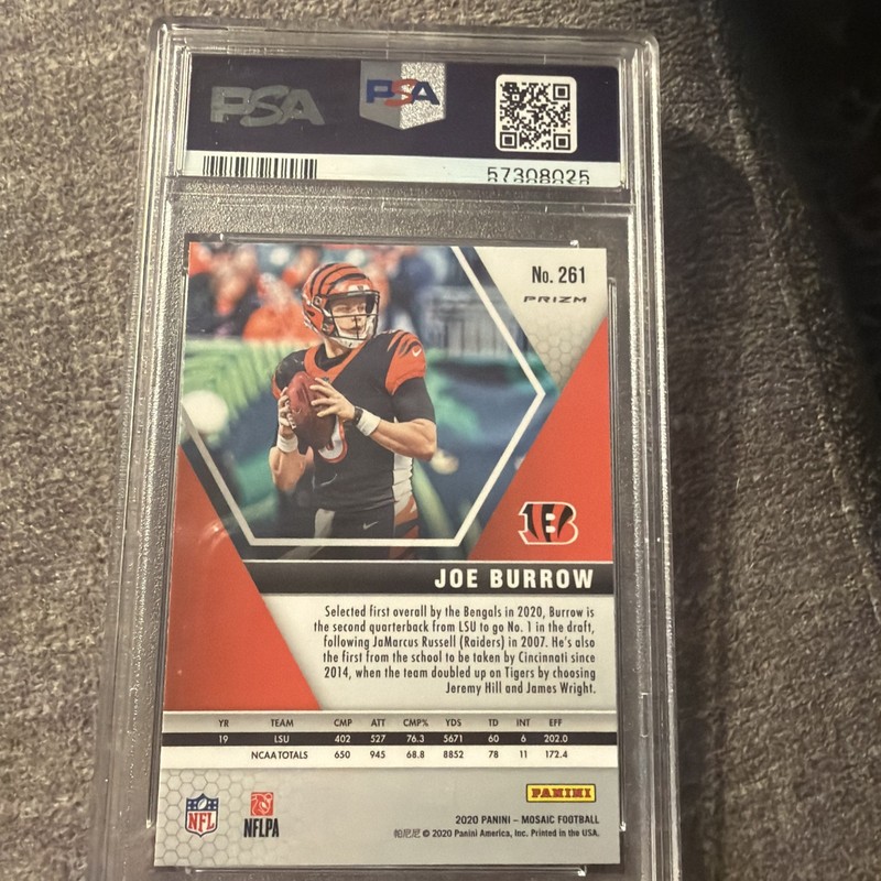 2020 Panini Mosaic - NFL Debut Joe Burrow #261 Reactive Gold Mosaic Prizm (RC) view 2