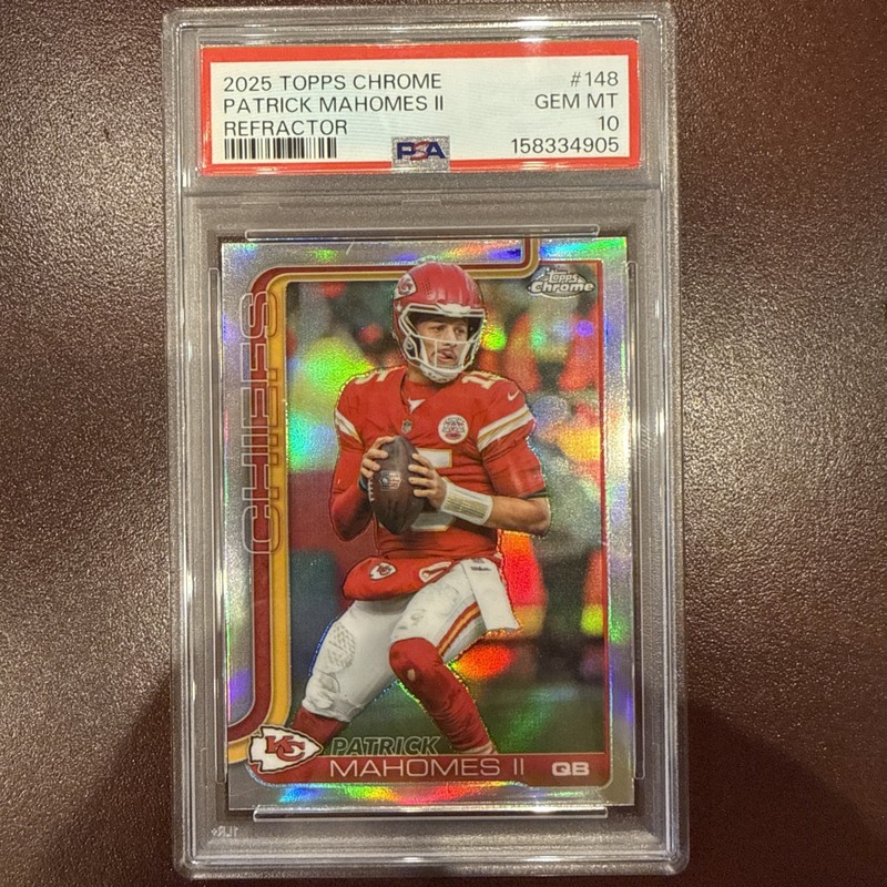 Patrick Mahomes - 2025 TOPPS Chrome Refractor PSA 10