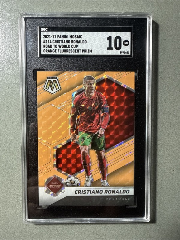 2021 Panini Mosaic - Orange Fluorescent Prizm Cristiano Ronaldo SGC 10