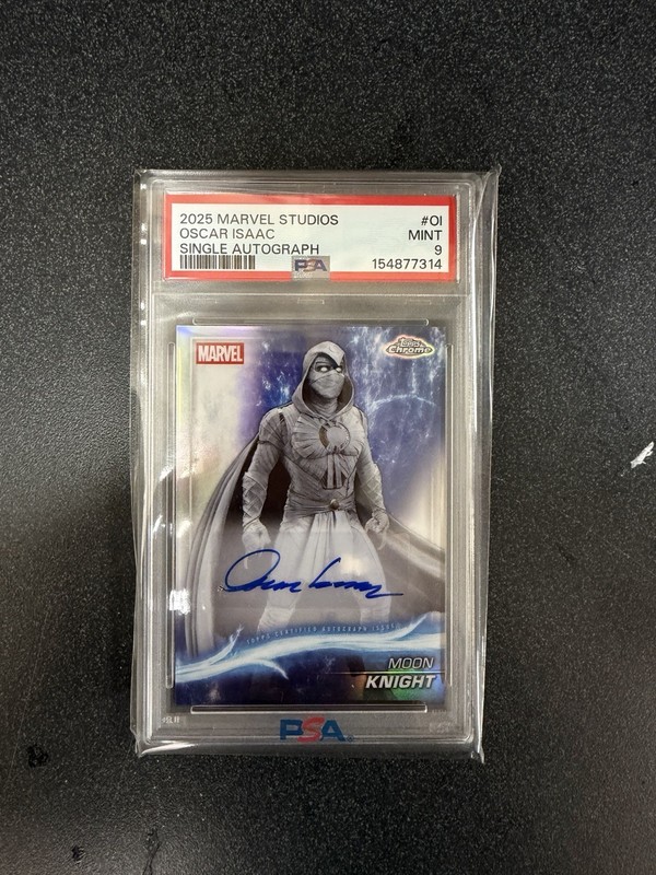 Topps 2025 Marvel Studios Chrome Oscar Isaac Moon Knight Auto AA-01 PSA 9