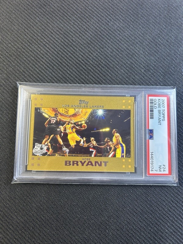 KOBE BRYANT 2007-08 TOPPS #24 GOLD VARIATION L.A. LAKERS /2007 PSA 7 NM