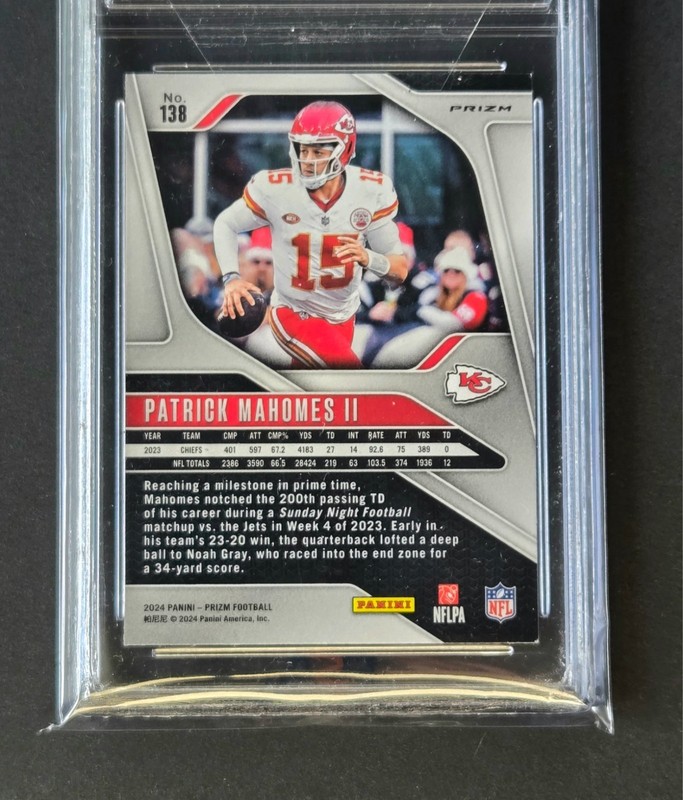 2024 Panini Prizm - Patrick Mahomes II #138 Green Wave Prizm w/ Auto view 2