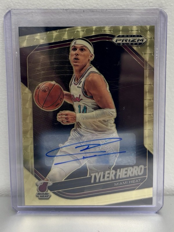 2024-25 Panini Prizm Black Tyler Herro - Gold Vinyl /5 Auto SSP Heat