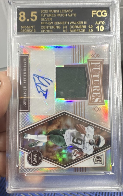 2022 Panini Legacy - Futures Patch Auto Kenneth Walker III # /249 (AU, MEM, RC)