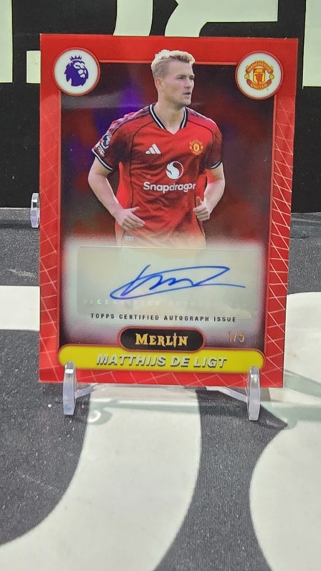 2025-26 Topps Merlin Premier League #MV-DL Matthijs De Ligt TRUE RED AUTO 1/5