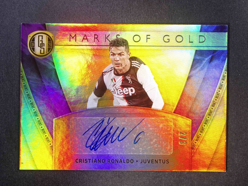 2019-20 Panini Gold Standard Cristiano Ronaldo CR7 Marks Of Gold Auto /3