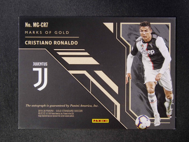 2019-20 Panini Gold Standard Cristiano Ronaldo CR7 Marks Of Gold Auto /3 view 2
