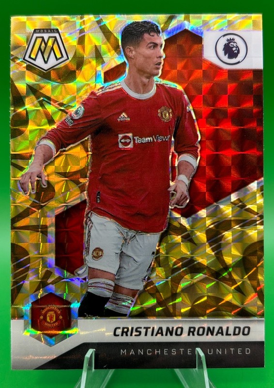 2022 Panini Mosaic Cristiano Ronaldo #142 Prizm Gold Refractor !!!