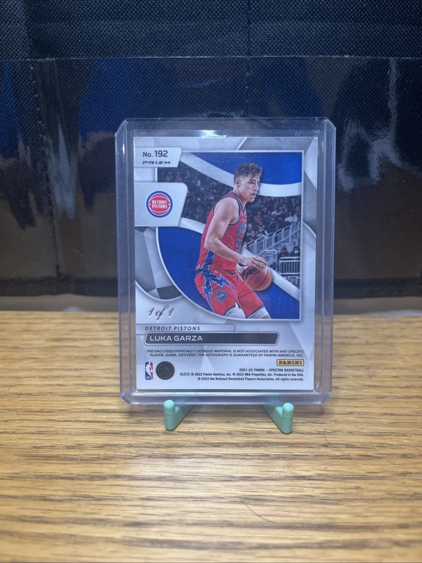 2021-2022 Panini Spectra Luka Garza Nike Patch 1/1 On Card Auto Rookie view 2