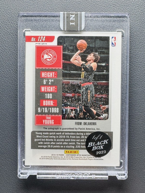 2018-19 Panini Contenders Trae Young #124 RC Rookie Ticket Auto Black Box 1/1 view 2