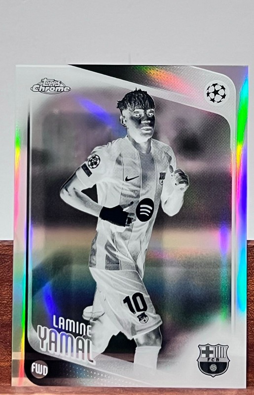 2025-26 Topps Chrome UEFA Lamine Yamal #10 Negative Refractor