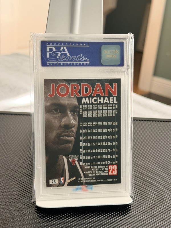 1998 Skybox Premium Michael Jordan nro 23 Bulls HOF view 2