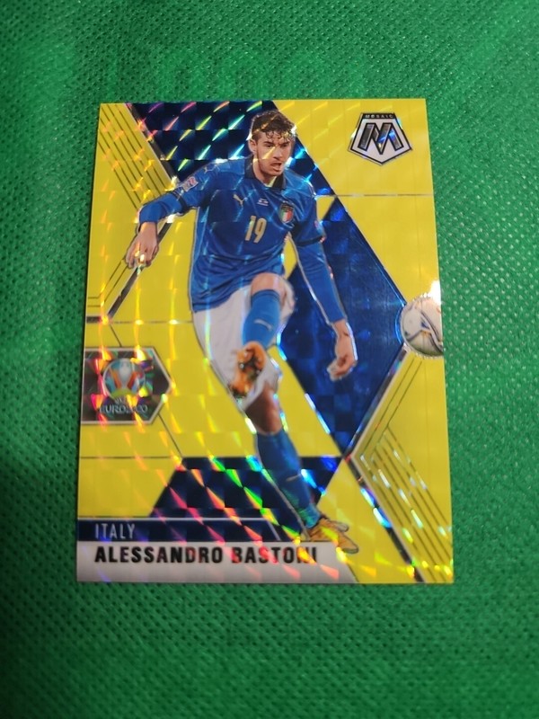 2020-21 Panini Mosaic Gold Fluorescent Prizm Alessandro Bastoni Italy #132 /10