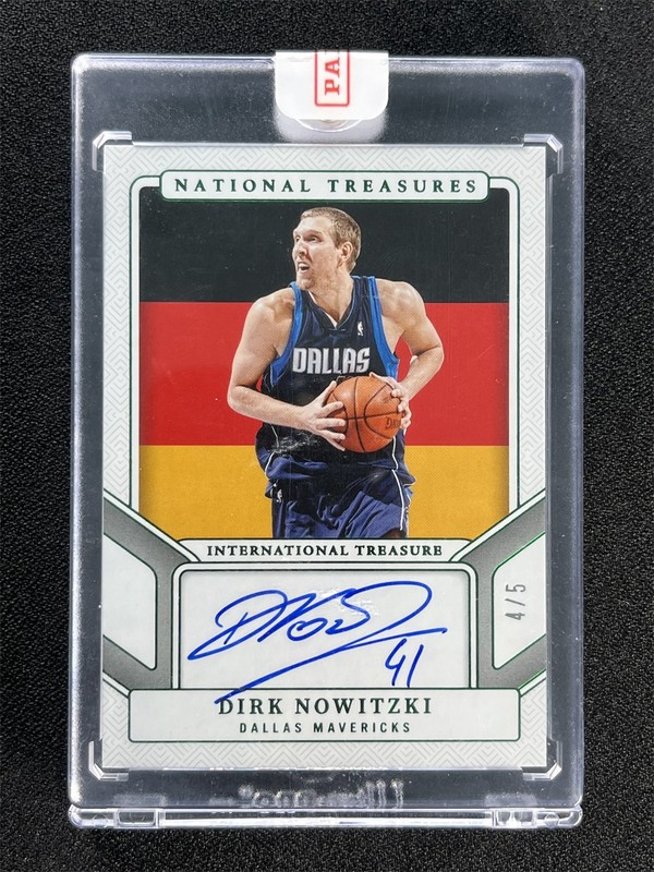2024-25 National Treasures Dirk Nowitzki Emerald International Treasure Auto /5