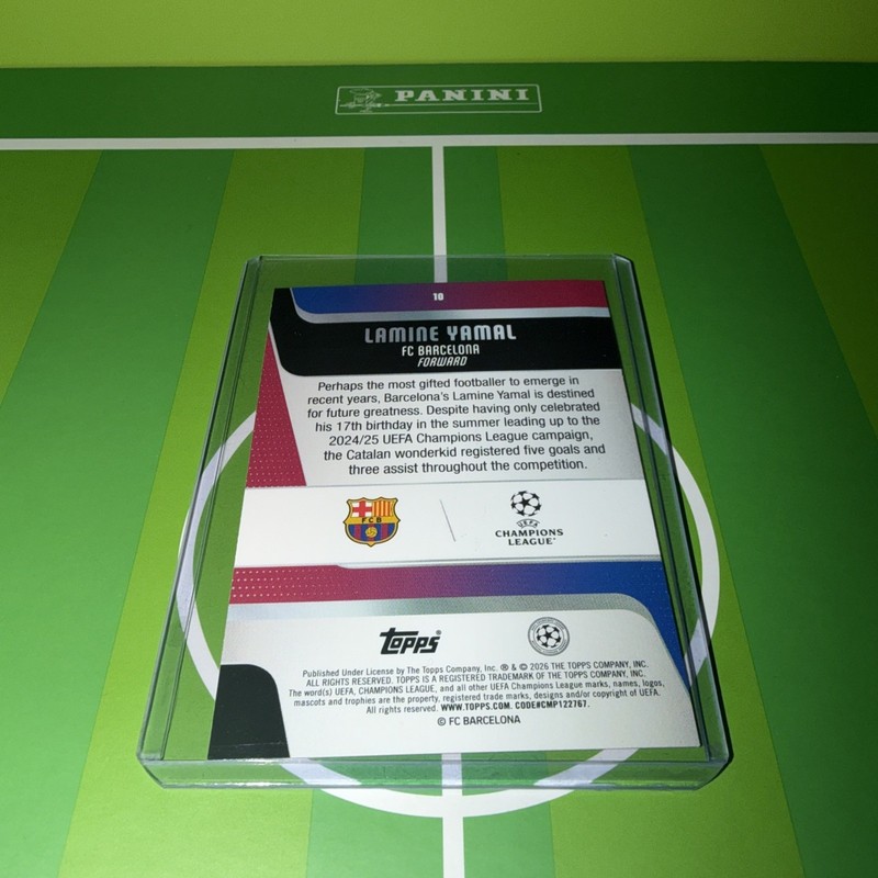Topps 2025-26 UEFA Club Lamine Yamal #10 FC Barcelona Pink Holo Foil SSP CASEHIT view 2