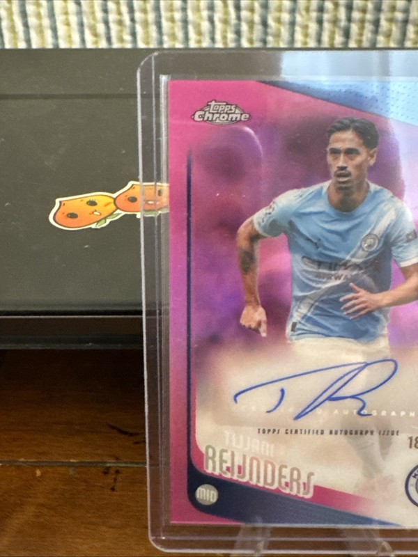 2025-26 Topps Chrome UEFA #CA-TR Tijjani Reijnders Pink Auto 182/250 view 2