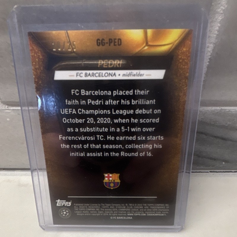 Topps Stadium Club Chrome UCL 2021-22 Pedri GG-PED Glimpses Gold Orange /25 view 2