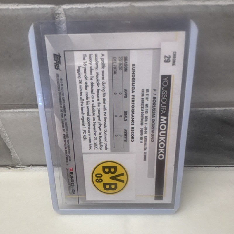 Topps Chrome Bundesliga Sapphire Edition Youssoufa Moukoko RC #29 Dortmund view 2
