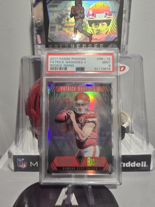 2017 Panini Phoenix - Rookie Rising #RR-15 Patrick Mahomes II (RC) view 2