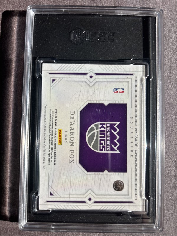 2023-24 Panini Nat. Treasure Blockchain Auto Platinum 1/1 De’Aaron Fox #CSA-DF view 2