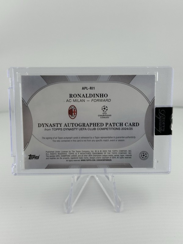 RONALDINHO 2024-25 TOPPS DYNASTY UCC MATCH-WORN PATCH AUTO BARCELONA 8/10 view 2