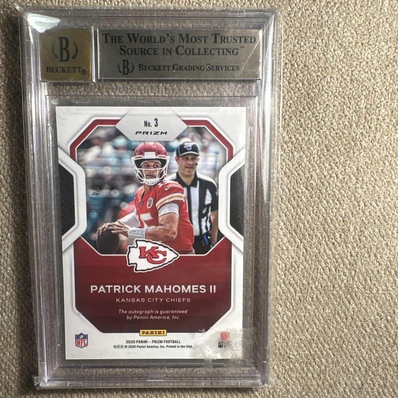 2020 Prizm Patrick Mahomes II Sensational Signatures Blue Ice Auto /10 BGS 9.5 view 2