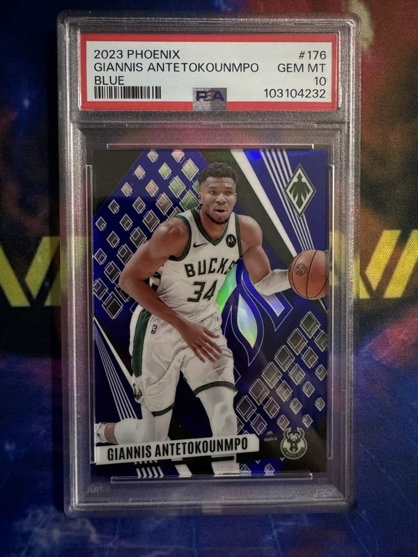 23-24 Panini Phoenix International Blue /35 Giannis Antetokounmpo #176 PSA 10 LP