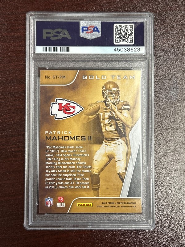 2017 Panini Certified Gold Team Patrick Mahomes II #GT-PM Chiefs Rookie PSA 10 view 2