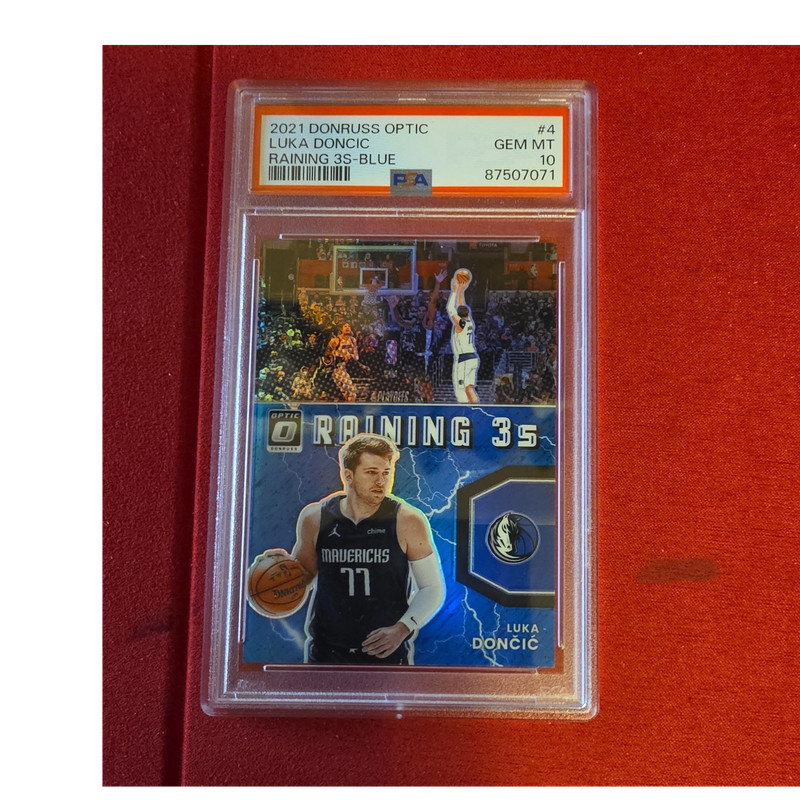 Panini 2021-22 Donruss Optic Raining 3s Luka Dončić Blue Prizm #49 /49 PSA 10
