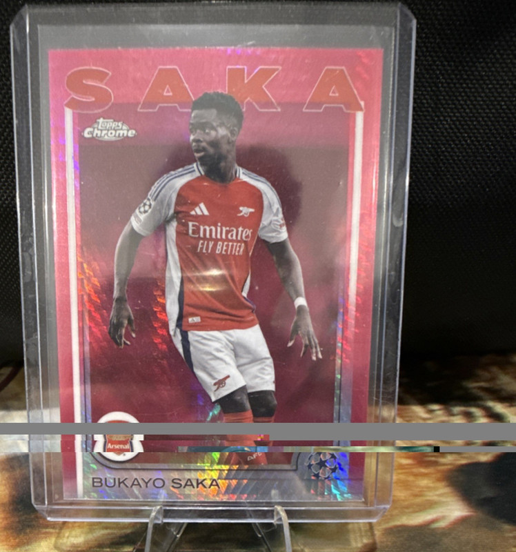 Topps Chrome 2024-25 UEFA Bukayo Saka #77 Red Refractor Arsenal Soccer Card