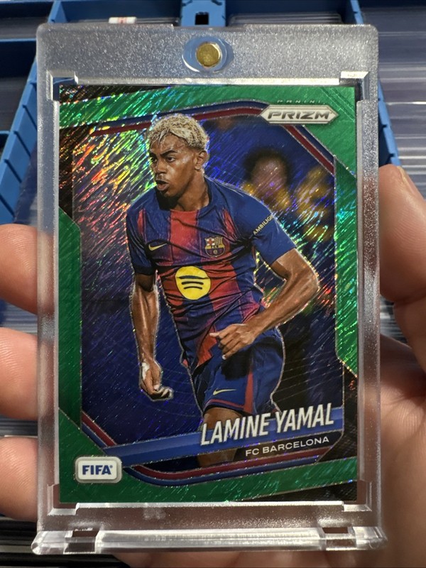 2025-26 Panini Prizm FIFA - LAMINE YAMAL FOTL GREEN SHIMMER 1/2 FC Barcelona 