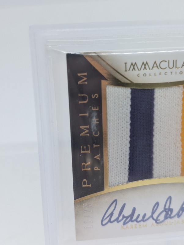 Kareem Abdul-Jabbar 2013 Panini Immaculate Game-Worn Patch Auto 11/25 Beckett 9 view 2