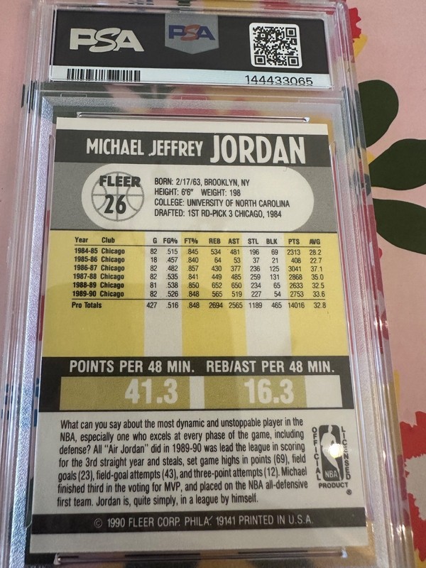 1990-91 Fleer - Michael Jordan #26 Black Line Above Biographical Information view 2