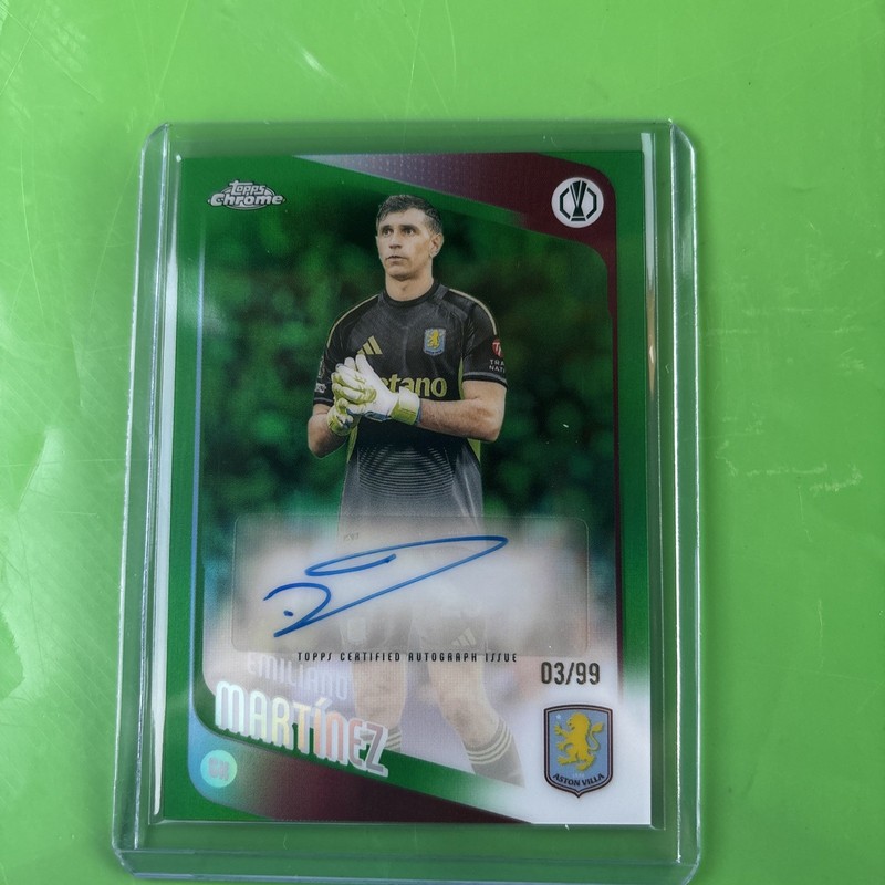 EMILIANO MARTINEZ 2025-26 TOPPS CHROME UEFA GREEN LAVA AUTO /99 #CA-EM Q2754