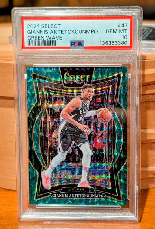 Panini Select 2024-25 Giannis Antetokounmpo #43 Concourse Green Wave /50 PSA 10