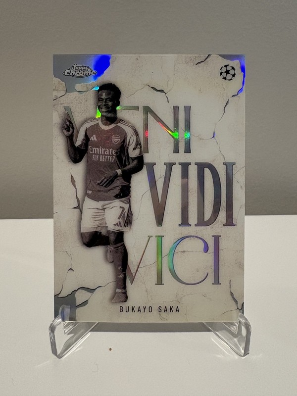 Bukayo Saka - Topps Chrome UEFA CC 2025/26 Veni Vidi Vici #VVV-2 SSP Arsenal