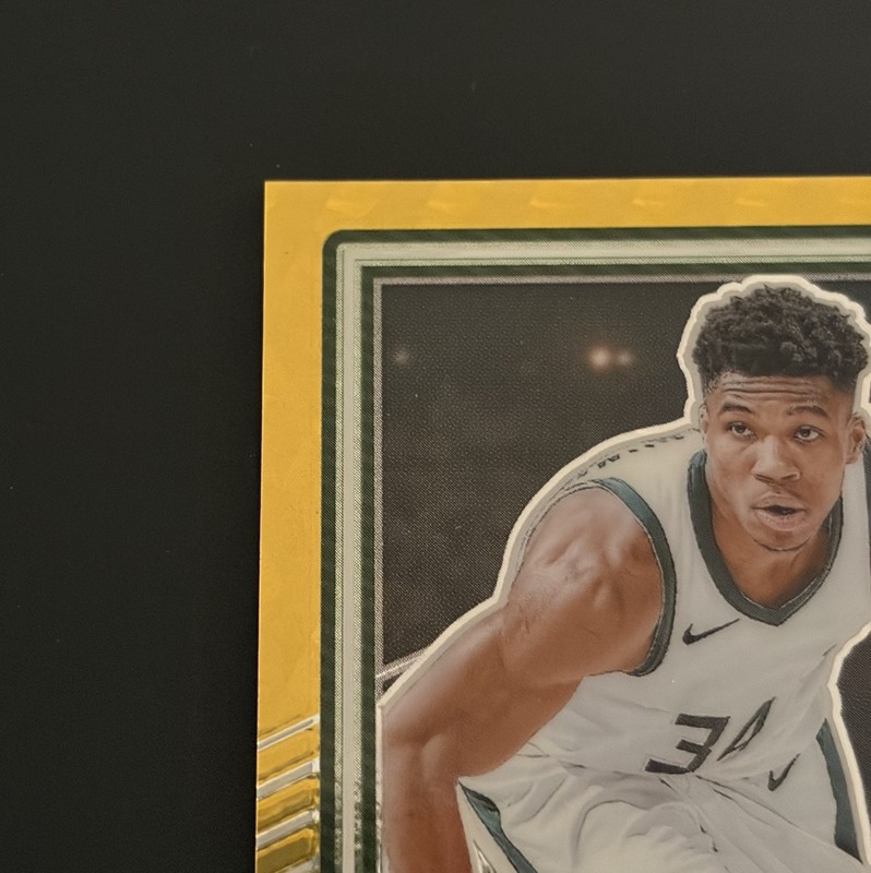 2025-26 Donruss Optic FOTL Giannis Antetokounmpo Gold Prizm Auto 1/6 view 2
